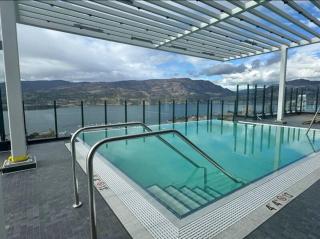 Signature Iconic Lakeview Downtown 2-Bedroom Loft - 6