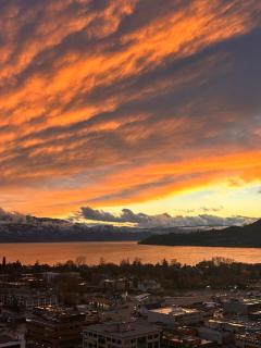 Signature Iconic Lakeview Downtown 2-Bedroom Loft - 5