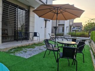 Relaxing Corner Family Stay Kids Pool and BBQ Banting - 9