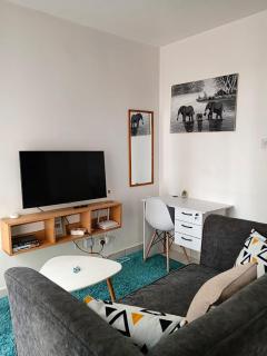 Racecourse studio Netflix WiFi Free parking - 6