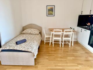 Modern Cosy Apartment near Vienna - 1