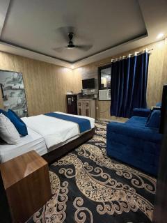 Tulsi Garden- Near Prem Mandir Vrindavan - 5