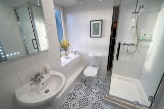 Two Harbours Guest House - 8