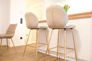 Stylish Penthouse Apartment with Free Parking - 3