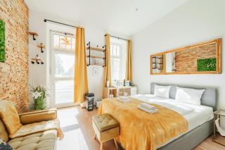 Premium Ground Floor Apartment with Free Parking - 2