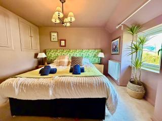 Style 3BR House Jameston | Garden | Near Tenby - 1