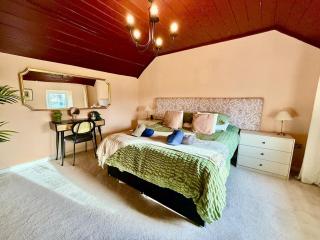 Style 3BR House Jameston | Garden | Near Tenby - 7