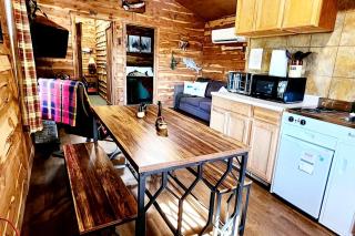 Rustic-Modern Woodland Cabin with Fire Pit Near Bennett Spring – Lebanon, Missouri - 0