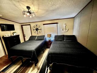 Charming Lodge Suite for Four with Fishing and Hiking for an Amazing Family Vacation near Kingston, Oklahoma - 4