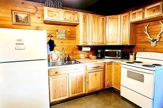 Peaceful Woodland Lodge on 8 Acres Near Bennett Spring State Park – Lebanon, Missouri - 8