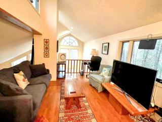 Charming Dog-Friendly Mountain Cabin with Fire Pit & Screened Porch Near Berkeley Springs | West Virginia - 5