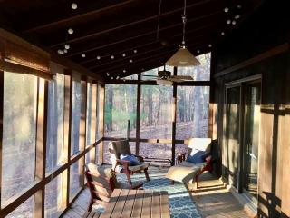 Charming Dog-Friendly Mountain Cabin with Fire Pit & Screened Porch Near Berkeley Springs | West Virginia - 4