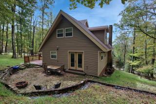 Luxury Lakeside Mountain Escape with Wraparound Deck Near Terra Alta, West Virginia - 8