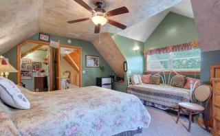 Charming Antiques-Themed Inn Room with Lake Access, Located Near Lake Helen, Florida - 9