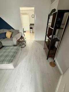 3 Bedroom, Parking, Sleeps 5 - 2