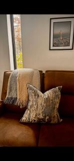 Peaceful, relaxing and warm 2-bedroom, sleeps 4, self-catering Galtee Mountain Lodge - for Mitchelstown, Cahir, Cashel and Cork, 1hr drive from 4 cities - Cahir - 5