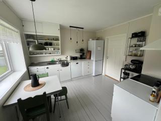 Morhuset med egen hage og veranda - 4