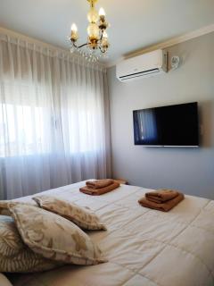 Departamento de Categoría, balcón, piscina, TV 58', COCHERA INCLUIDA - 4