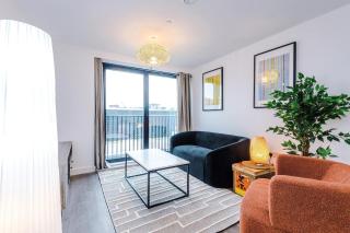 Modern 2BR Apartment in Manchester with Parking - 6