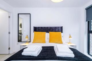Modern 2BR Apartment in Manchester with Parking - 3