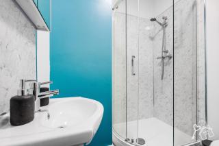 2 Bed Laburnum House - Free Parking & Private Yard - 2