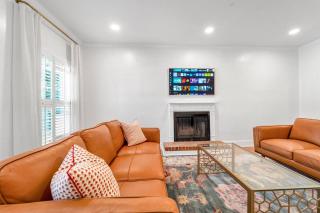 5 Beds 4 Bdrm 4 Bath 2 Laundry Rooms - 5