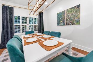 5 Beds 4 Bdrm 4 Bath 2 Laundry Rooms - 3
