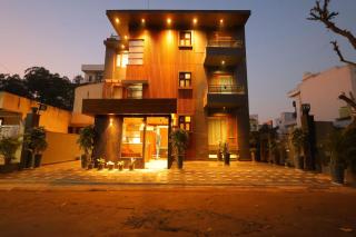 V Stays Serviced Apartment - 0