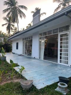 Airport Coconut Villas - 4