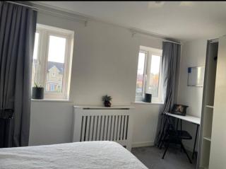 Cozy Guest Room in Charming Chippenham, Central Location - 4