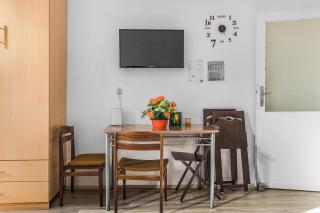 Comfortable 1BR Apartment Near Danube with Garden Long Stay - 5