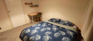 Spacious 3-Bed, Patio By River & Hampton Court! - 0