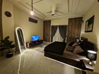 Royal Nest - Modern Luxury Studio - 3