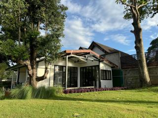 Riverfront Design Villa w 3 Acre Lawn and River View - 9