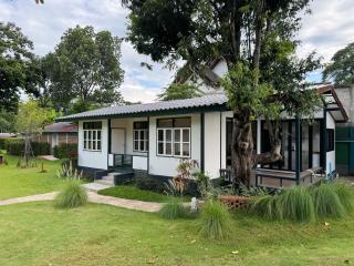 Riverfront Design Villa w 3 Acre Lawn and River View - Chiang Mai - 5