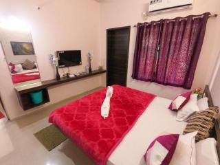 Stay Ease Villa - Prime 4BHK Villa with Pvt Pool - 1