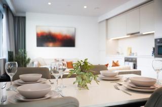 Stylish and Spacious 2 Bedroom 2 Bathroom Apartment - 4