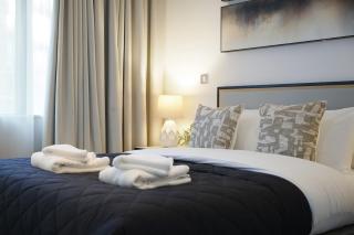 Stylish and Spacious 2 Bedroom 2 Bathroom Apartment - 3