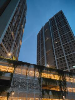 Spacious 2BHK Apartment in GIFT City for Families & Pros with Free Parking and pool - 0