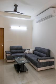 Spacious 2BHK Apartment in GIFT City for Families & Pros with Free Parking and pool - 2
