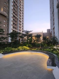 Spacious 2BHK Apartment in GIFT City for Families & Pros with Free Parking and pool - 3