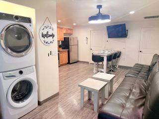 APT Style Home 2BR 2BA w Jacuzzi Near Airport - 5