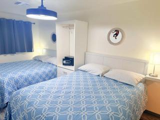 APT Style Home 2BR 2BA w Jacuzzi Near Airport - 1