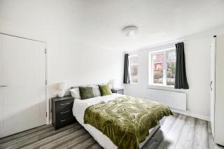 Spacious & Stylish 4-Bedroom Home with Garden - LMV Property - 8