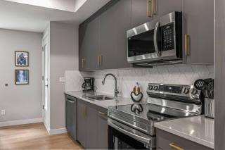 3BR Canmore Haven w/ BBQ and free parking - 9