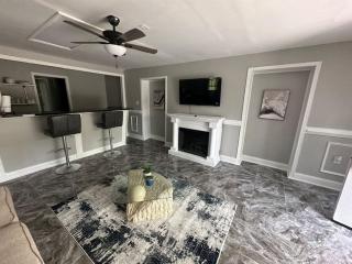 Roomy Renovated GuestHome, Desk, Yard, PetFriendly - 9