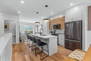 4BR Getaway w MTN View Balcony Near DT and Banff - 9