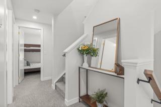 4BR Getaway w MTN View Balcony Near DT and Banff - 4