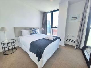 2 Bed Penthouse Apartment and Parking - 8