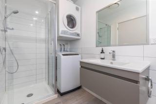 2 Bed Penthouse Apartment and Parking - 9
